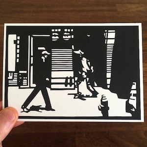Oeuvre d'art en papier découpé, carte postale fabriquée à la main avec enveloppe fabriquée à la main. D'après une œuvre d'art originale découpée dans du papier d'art de Chinatown, New York