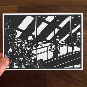封筒付き切り絵ポストカード。ロンドンのスカイガーデンのオリジナルファインアート切り絵をベースにしています。オープンエディションのポストカードサイズで、裏面は空白です。