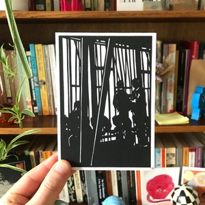 Carte postale fabriquée à la main. Les gens à l'intérieur du bâtiment du parlement écossais d'Édimbourg. D'après une oeuvre d'art originale découpée dans du papier fait main