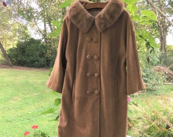 Vintage Fur Collared Suede Coat. Double Breasted Coat. Soft Leather Coat. Mid-Century Coat. Dress Coat. Small/Medium