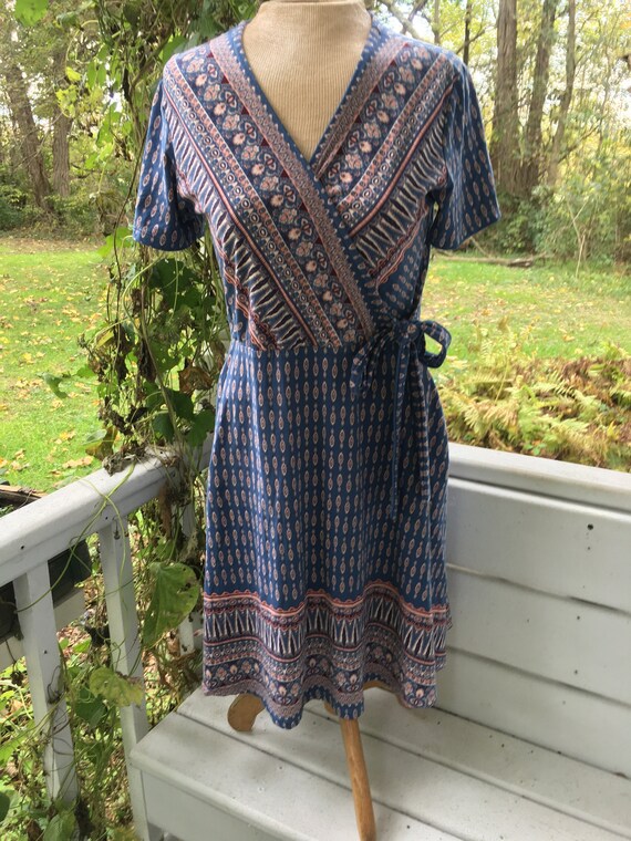 Blue Print Wrap Style Dress. Short Sleeved Dress.… - image 2