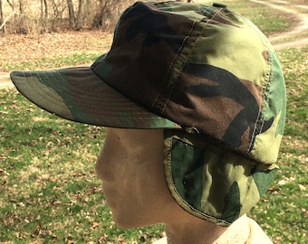 Vintage Camo Hat.  Hunting Cap.  Camouflage Hat.  Unisex Camouflage.   Bucket Hat. 22"