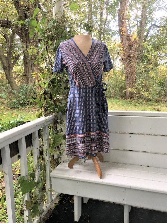 Blue Print Wrap Style Dress. Short Sleeved Dress.… - image 1