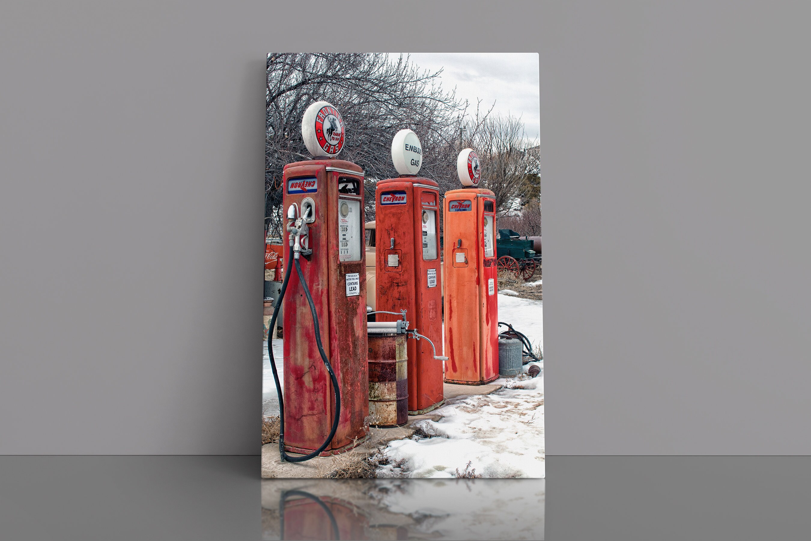 Americana, Old gas pumps, gas pumps, David Bolin, Hanging Valley Photo, BW and Color images, BW gas pumps, color gas pumps, Three gas pumps