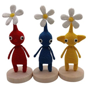 Mini Pikmin red, blue, yellow crochet handmade amigurumi colectible