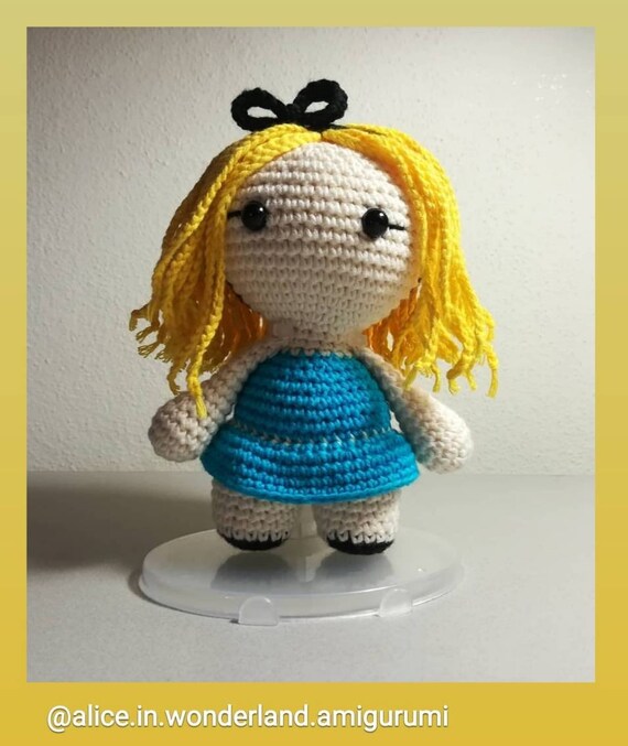amigurumi alicia en el pais de las maravillas