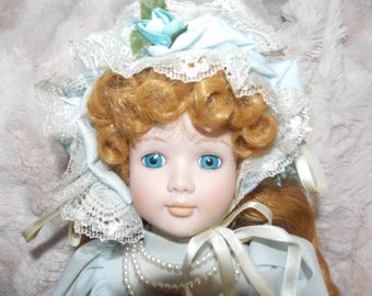 Poupée en porcelaine pour adoption - Madalyn
