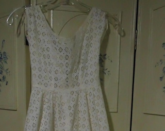 Vintage White Lace Dress, Small, Bust 34", waist 24"