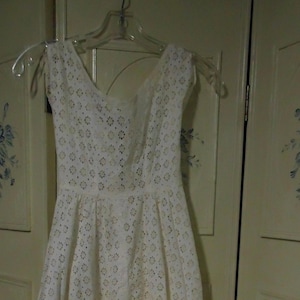 Vintage White Lace Dress, Small, Bust 34&quot;, waist 24&quot;