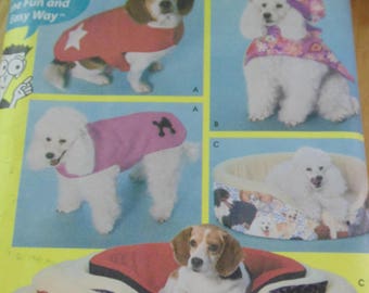 Deux patrons de couture pour chiens, lits, manteaux, costumes de Simplicity et McCalls, non coupés