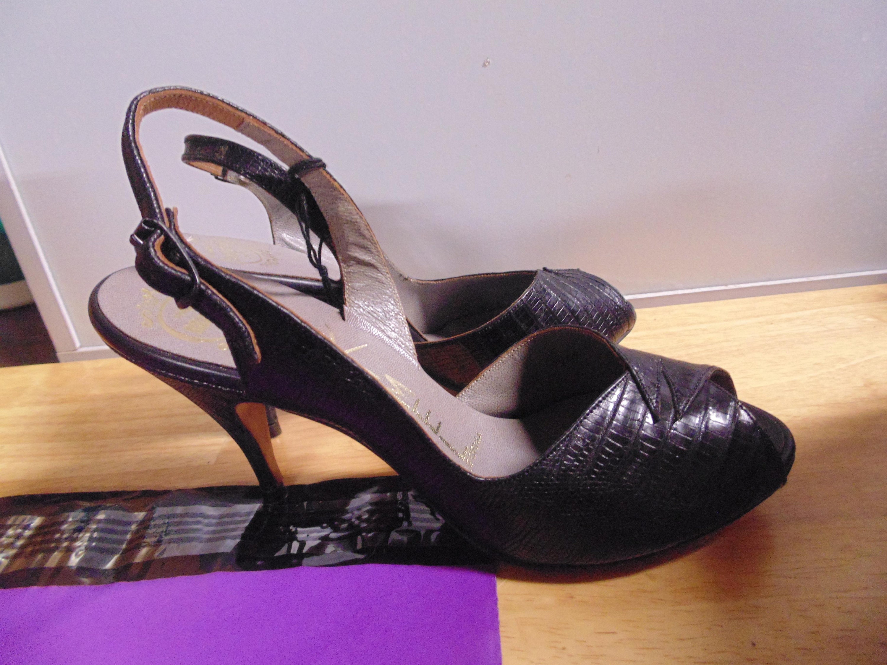 Vintage Black Leather High Heels De 