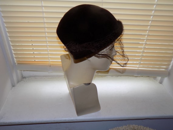 Vintage 1950's Brown Hat with Veil, Size 22 - image 3