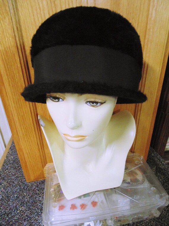 Black Fur Hat, by Evelyn Varon Exclusive - Etsy display picture 1
