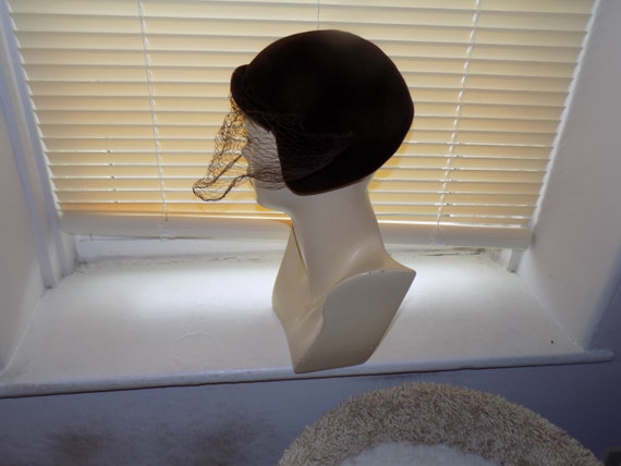Vintage 1950's Brown Hat with Veil, Size 22 - image 2