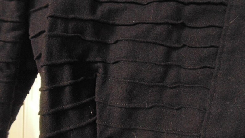 1890 Black Bodice Bust 32