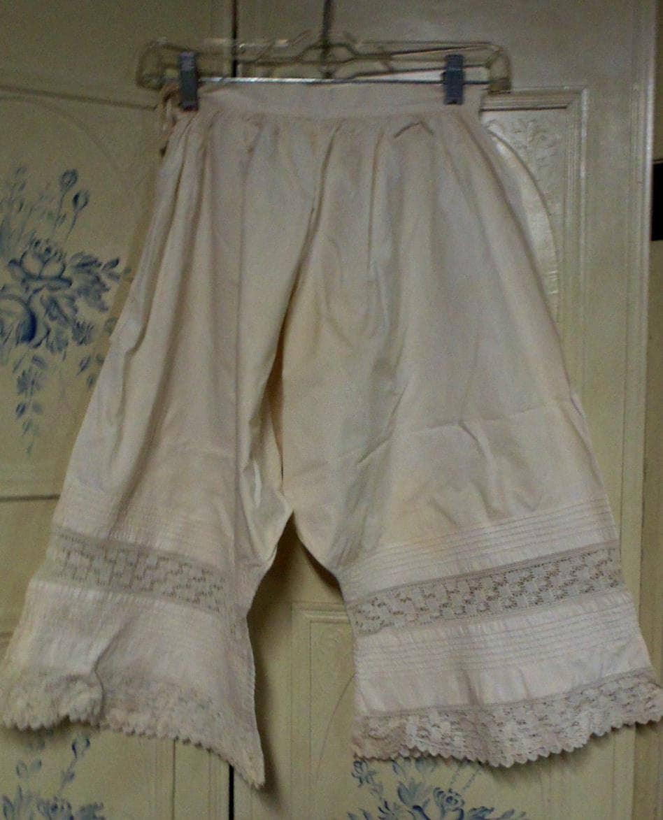 Vintage Whites Split Drawers With Lace Around the Legs, Waist 23