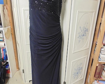 Vestido de noche largo negro con top de pedrería, talla 12P