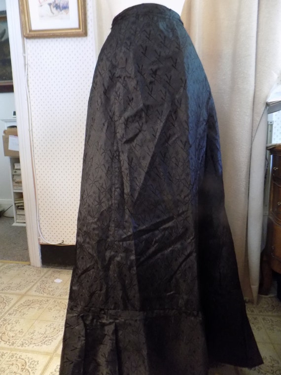 Victorian Black Skirt, Ruffles on Botton, Wonderfu
