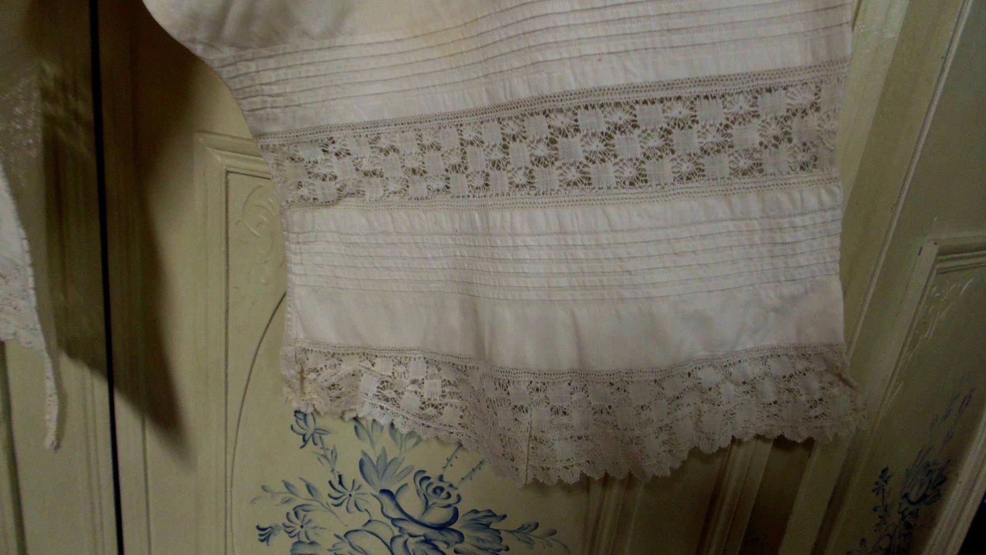 Vintage Whites Split Drawers With Lace Around the Legs, Waist 23