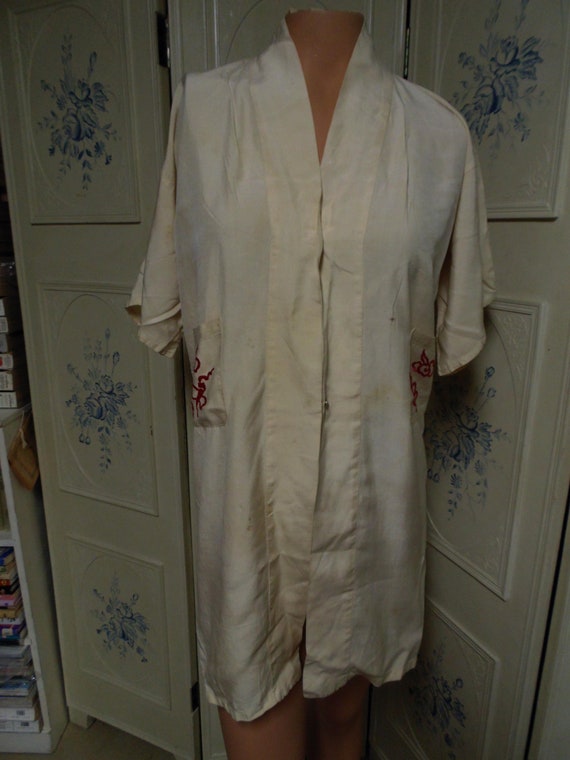 Vintage Japanese Robe with Embroidery, Bust 38"