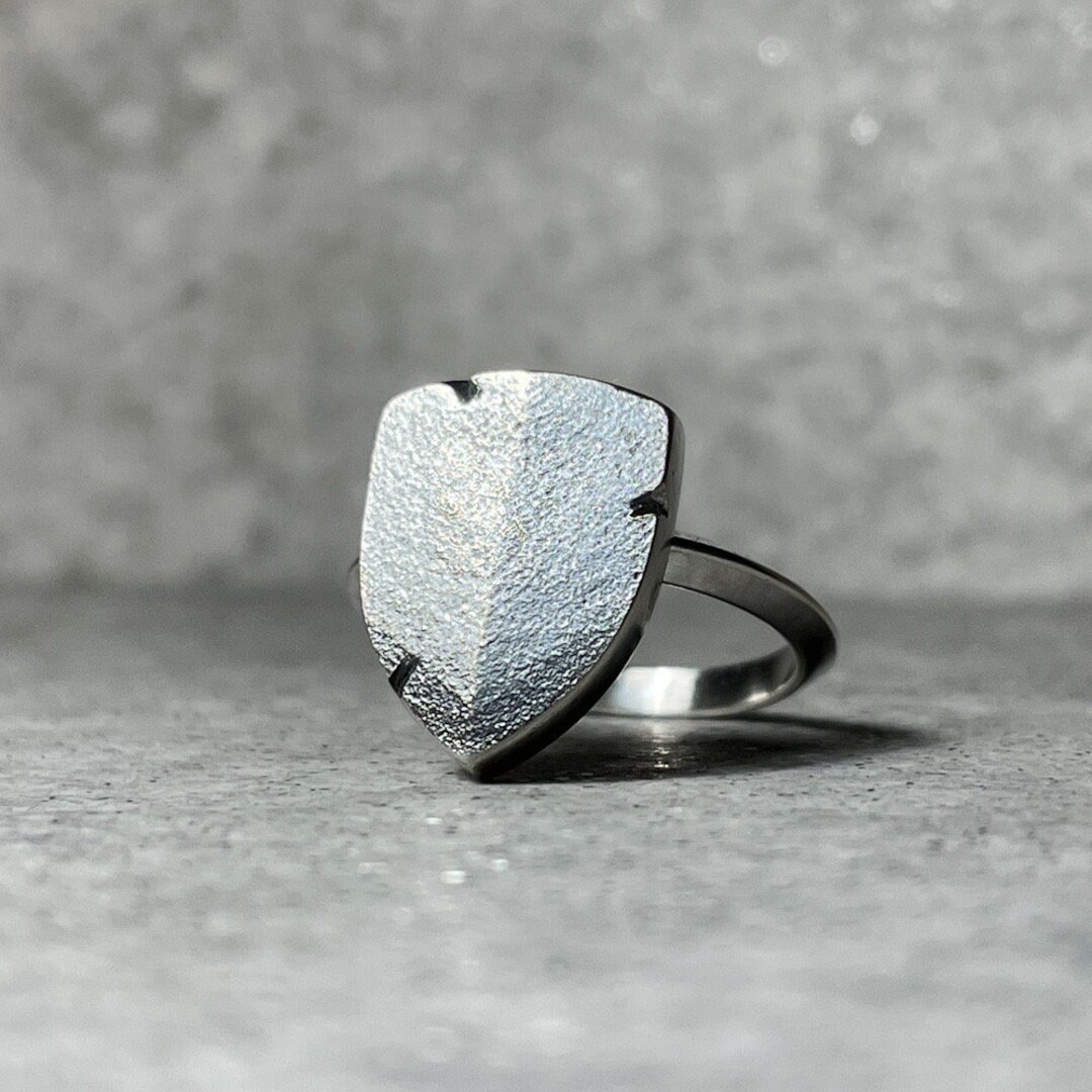Shield Ring