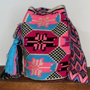 Hand-Knitted Wayuu Crossbody Bag: Colombian Artisan Design