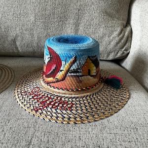 ポンポン付きワユー族の麦わら帽子：手作りのビーチサンハット handpainted La Guaji