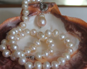 Freshwater Pearl Necklace in a Creamy Pale Peach