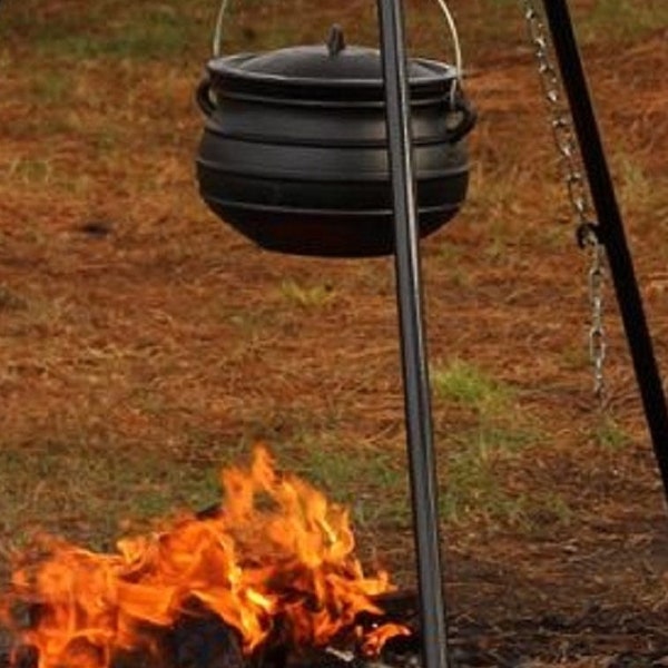 Assorted Cast Iron Cauldrons Cooking Pot and Pans Garden Decor Collect Cast Iron Potjie Pots cook over a campfire/stove Witches Cauldron