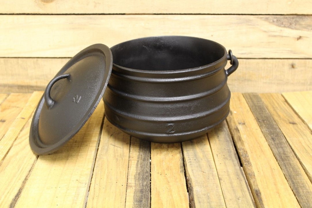 Cast Iron Pre-Seasoned Potjie African Pot with Lid, 8 Quarts, Size 3