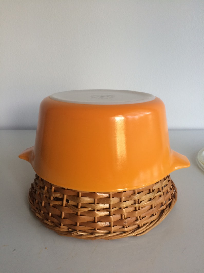 Vintage Pyrex Sunburst Daisy Casserole Dish With Woven Basket #474-B 1 12 Quart