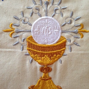 Personalized First Communion Banner with Ornate Embroidered Chalice zdjęcie 3