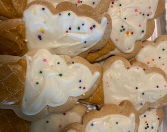 Ice cream cone shaped sugar cookies