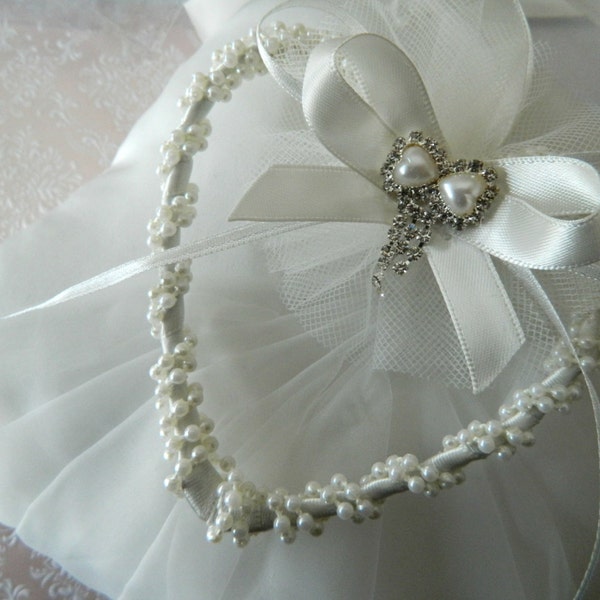 Wedding Bridal charm- Open Beaded Pearl Trim Heart - Horseshoe Alternative - Ivory- Double Diamante Hearts