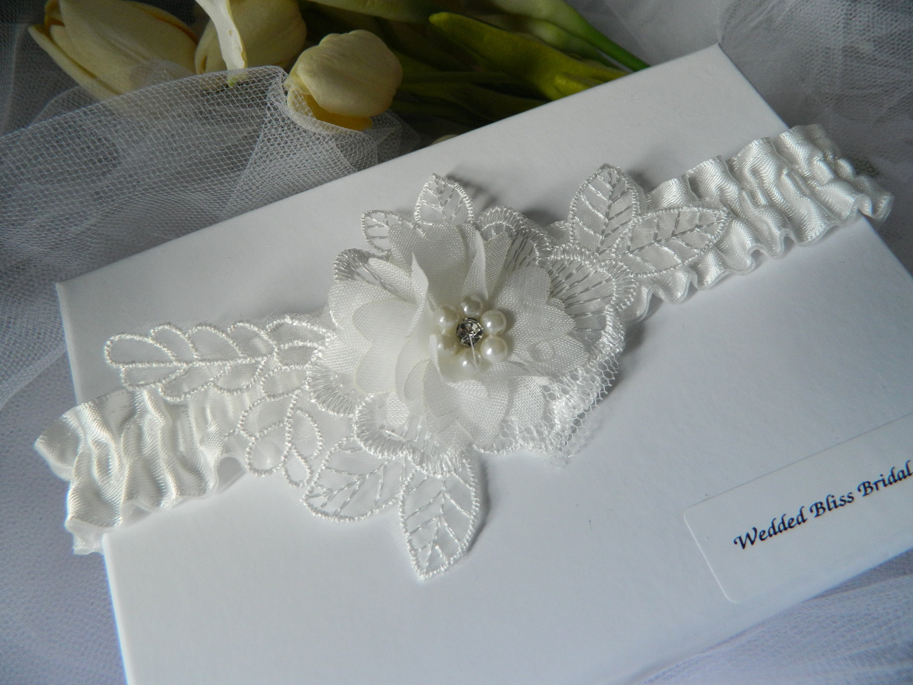 Lace Bridal Garter With Pearl Details Wedding Garter Set Bridal