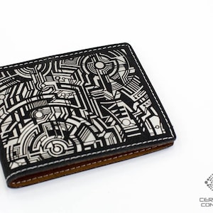 Cartera MechMaster Mike - Cuero vegano suave y duradero - Grabado con láser con "glifo" - Diseño de Mike Cole - Arte del tatuaje - Regalo para novio