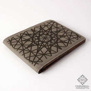 Cartera de geometría sagrada - Cuero vegano suave y duradero - Grabado con láser con "Semilla de vida" - Diseño geométrico - Arte matemático - Regalo de Navidad