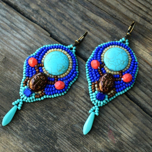 Egipcio inspirado bordados pendientes escarabajo pendientes abalorios pendientes turquesa semilla grano egipcio pendientes Perla bordado bisutería