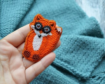 Red fox Bead Embroidered Brooch, Funny love gift, Sitting Fox Pin, Beaded Animal, Colorful, Statement