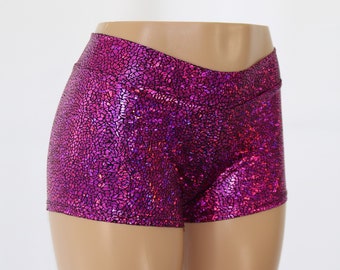 Shorts ajustados brillantes rosa fucsia y negro. ¡Tiro medio o cintura alta! ¡Tallas para adultos y tallas grandes! Ideales para fiestas, festivales, gimnasio, baile, porristas, pole dance y yoga.
