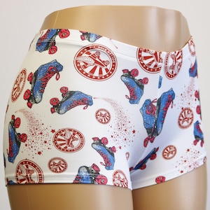 Rullskridskor med tryck och spandex-shorts. Barn-, vuxen- och plusstorlekar. Blå rullskridskor!