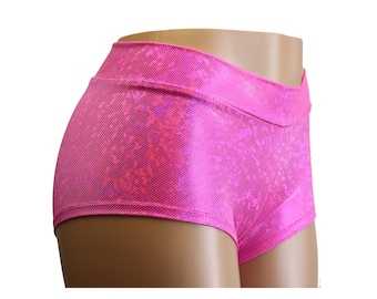 Shorts cortos holográficos rosa fucsia que realzan la figura: ¡ideales para fiestas con luz negra!
