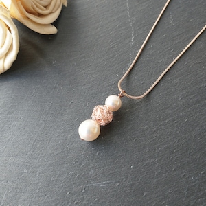 White pearl and rose gold crochet bead necklace, pearl necklace, wire crochet jewelry, simple modern necklace, office, white bridal jewelry