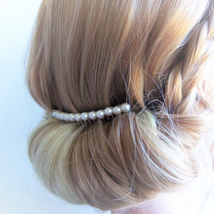 White pearl hair comb, pearl bridal comb, pearl hair accessories, crystal pearls, silver comb, minimaliste, pearl comb, simple hair comb