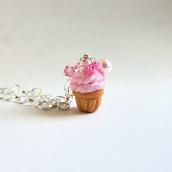 Collier de charme de cupcake rose, mini cupcake à paillettes roses, bijoux de charme alimentaire, lolita rose sucré, bijoux de charme kitsch mignons, cadeau get well