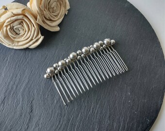 Grey pearl hair comb, quality pearl comb, pearl hair accessories, comb for a bun, updo comb, silver comb, gray comb, pearl cluster comb