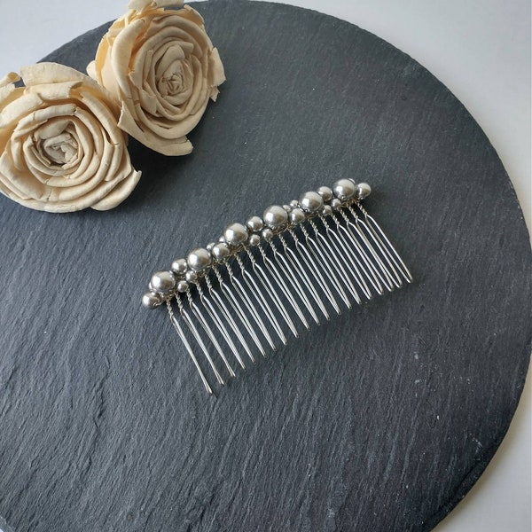 Grey pearl hair comb, quality pearl comb, pearl hair accessories, comb for a bun, updo comb, silver comb, gray comb, pearl cluster comb