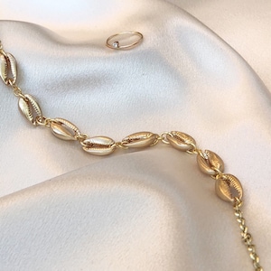 Gold Cowrie Shell choker, cowrie choker, shell necklace, fresh water pearl, hemp necklace, seashells necklace, wire