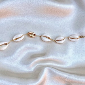 Shells choker with gold plated metal shell, cowrie choker, shell necklace, fresh water pearl, hemp necklace, seashells necklace, wire