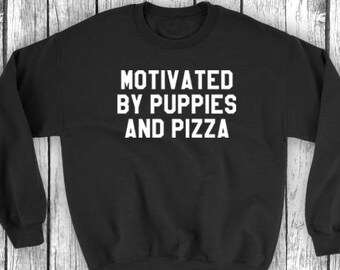 Gemotiveerd door puppy's en pizza | Funny Workout Gym Yoga Hond Pet Lover Dog Mama - Unisex heren dames sweater trui lange mouw